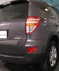 Toyota Rav4 Crossover 2.2 D-4d 150cv DPF Excl.-NAVIGATORE-SENS.PARCH-CRUISE Toyota Rav4 Crossover 2.2 D-4d 150cv DPF Excl.-NAVIGATORE-SENS.PARCH-CRUISE