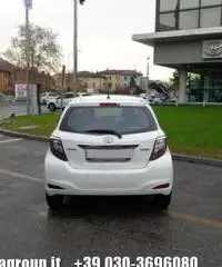 TOYOTA Yaris 1.0 5 porte Lounge TOYOTA Yaris 1.0 5 porte Lounge