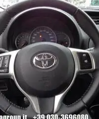 TOYOTA Yaris 1.0 5 porte Lounge TOYOTA Yaris 1.0 5 porte Lounge