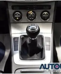 VOLKSWAGEN Passat 1.6 FSI TRENDLINE BERLINA SENS CRUISE CLIMA BI-ZON