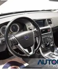 VOLVO S60 D3 GEARTRONIC MOMENTUM AUT NAVI PELLE SENS LED VOLVO S60 D3 GEARTRONIC MOMENTUM AUT NAVI PELLE SENS LED