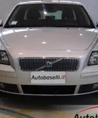 VOLVO V50 2.0 D MOMENTUM VOLVO V50 2.0 D MOMENTUM