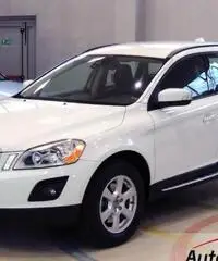 Volvo XC 60 2.4D AWD 163CV EURO4 FAP TRAZIONE INTEGRALE 4X4 Volvo XC 60 2.4D AWD 163CV EURO4 FAP TRAZIONE INTEGRALE 4X4