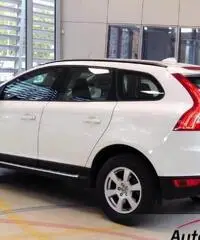 Volvo XC 60 2.4D AWD 163CV EURO4 FAP TRAZIONE INTEGRALE 4X4 Volvo XC 60 2.4D AWD 163CV EURO4 FAP TRAZIONE INTEGRALE 4X4