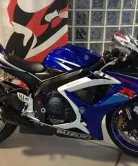 SUZUKI GSX R 750 .