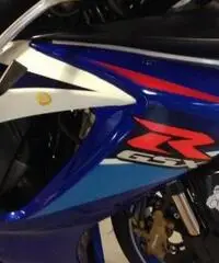 SUZUKI GSX R 750 .