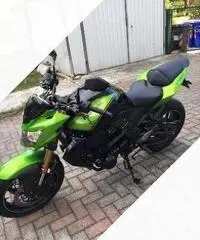 Kawasaki Z 750 R - 2011 Kawasaki Z 750 R - 2011