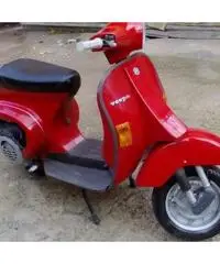 VESPA 50,COLORE ROSSO PASTELLO.