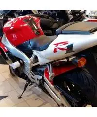 YAMAHA R 1