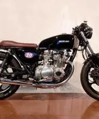 Kawasaki GPZ 600 del 1989 da trasformare! Kawasaki GPZ 600 del 1989 da trasformare!