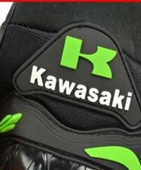 Guanti moto Kawasaki, disponibili tutte le taglie