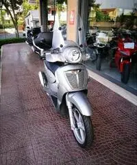 APRILIA Scarabeo 200 Full optional passaggio proprietà incluso APRILIA Scarabeo 200 Full optional passaggio proprietà incluso