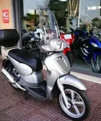 APRILIA Scarabeo 200 Full optional passaggio proprietà incluso APRILIA Scarabeo 200 Full optional passaggio proprietà incluso
