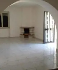 Cervaro: Stabile/Palazzo Altro Cervaro: Stabile/Palazzo Altro