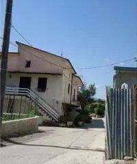 Cervaro: Stabile/Palazzo Altro Cervaro: Stabile/Palazzo Altro