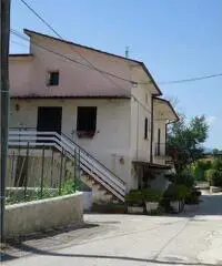 Cervaro: Stabile/Palazzo Altro Cervaro: Stabile/Palazzo Altro