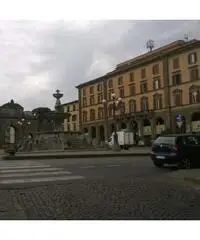 Viterbo Centro, Negozio 64mq angolo Piazza della Rocca