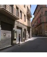 Viterbo Centro ZTL, Negozio 90mq doppia vetrina