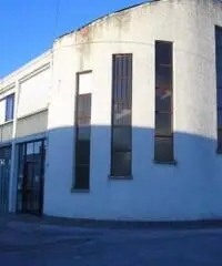 Locale commerciale in Vendita