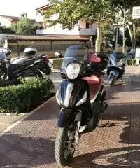 PIAGGIO Beverly 350 SportTouring Passaggio e Garanzia Incluso PIAGGIO Beverly 350 SportTouring Passaggio e Garanzia Incluso