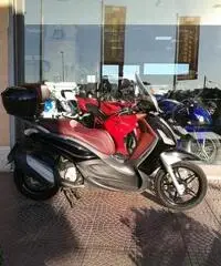 PIAGGIO Beverly 350 SportTouring Passaggio e Garanzia Incluso PIAGGIO Beverly 350 SportTouring Passaggio e Garanzia Incluso