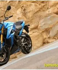 SUZUKI GSX S 1000 .