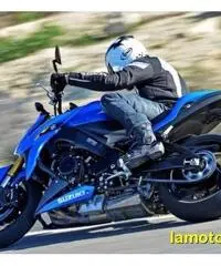 SUZUKI GSX S 1000 .
