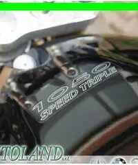 TRIUMPH Speed Triple 1050 Gommata TRIUMPH Speed Triple 1050 Gommata
