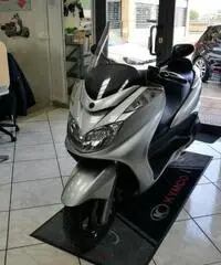 YAMAHA Majesty 400 Passaggio e Garanzia Incluso