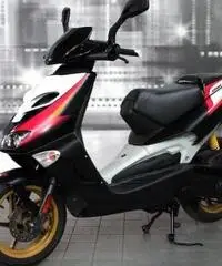 APRILIA SR  50 . APRILIA SR  50 .