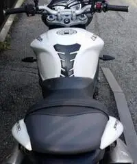 TRIUMPH Street Triple