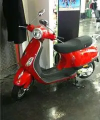 Vespa 50et4 anno km0 12/2011