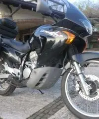 Honda Transalp 650 del 2000, km 41.000, colore nero