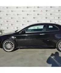 ALFA ROMEO GT 1.9 JTDM 16V Distinctive Black Line ALFA ROMEO GT 1.9 JTDM 16V Distinctive Black Line