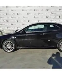 ALFA ROMEO GT 1.9 JTDM 16V Distinctive Black Line ALFA ROMEO GT 1.9 JTDM 16V Distinctive Black Line