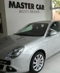 Alfa Romeo Giulietta 1.6 Jtdm-2 105 CV Distinctive Alfa Romeo Giulietta 1.6 Jtdm-2 105 CV Distinctive