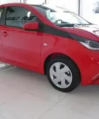 Aygo 1.0Vvt-i 69CV5Porte X-play Aygo 1.0Vvt-i 69CV5Porte X-play