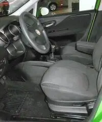 Fiat Punto Evo 1.2 8V 5P. Street Fiat Punto Evo 1.2 8V 5P. Street