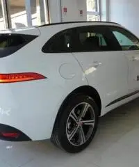 Jaguar F-pace 2.0d 180 CV R-sport Jaguar F-pace 2.0d 180 CV R-sport