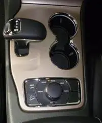 Jeep Grand Cherokee 3.0 V6 CRD 250 MJT II Limited Jeep Grand Cherokee 3.0 V6 CRD 250 MJT II Limited