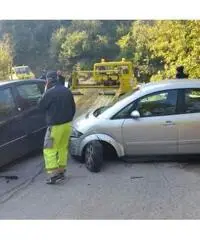 Vendesi auto incidentata Vendesi auto incidentata