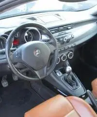 ALFA ROMEO Giulietta 1.6 JTDm-2 105 CV Exclusive ALFA ROMEO Giulietta 1.6 JTDm-2 105 CV Exclusive
