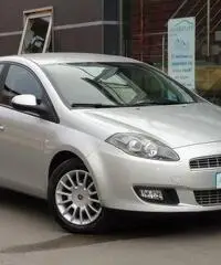 FIAT Bravo 1.6 MTJ 120CV EMOTION AUTOMATICA E5 DPF NAVI FIAT Bravo 1.6 MTJ 120CV EMOTION AUTOMATICA E5 DPF NAVI