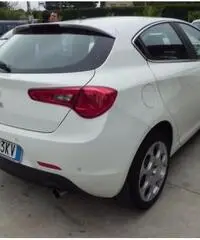ALFA ROMEO Giulietta 2.0 JTDm-2 170 CV Distinctive ALFA ROMEO Giulietta 2.0 JTDm-2 170 CV Distinctive