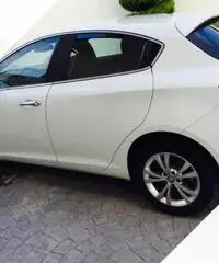 Alfa Romeo giulietta 1.6 105 CV 2012 distintive Alfa Romeo giulietta 1.6 105 CV 2012 distintive