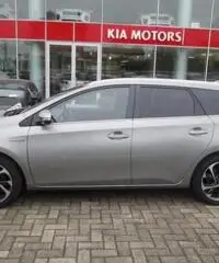 TOYOTA Auris Touring Sports 1.8 Hybrid Active TOYOTA Auris Touring Sports 1.8 Hybrid Active
