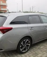 TOYOTA Auris Touring Sports 1.8 Hybrid Active TOYOTA Auris Touring Sports 1.8 Hybrid Active