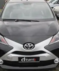TOYOTA Aygo 1.0 VVT-i 69 CV 5 porte x-play TOYOTA Aygo 1.0 VVT-i 69 CV 5 porte x-play