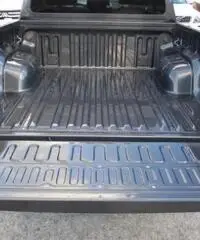 TOYOTA Hilux 2.4 D-4D 4WD 4p. DC Lounge -305- TOYOTA Hilux 2.4 D-4D 4WD 4p. DC Lounge -305-