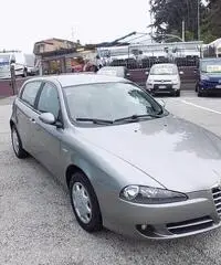 Alfa Romeo 147 147 1.6 16V TS (105) 5 porte Distinctive Alfa Romeo 147 147 1.6 16V TS (105) 5 porte Distinctive